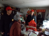 践行群众路线  关爱孤寡老人