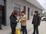 我院春节前慰问结对贫困户和孤寡老人