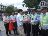 高温送清凉   院领导慰问执勤交警和120急救医护人员