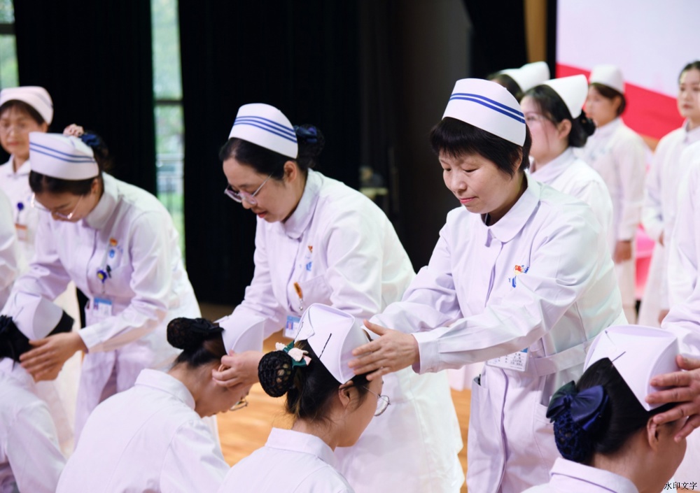 新入职护士授帽仪式.jpg