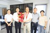 【致敬五十年医路赤诚】院党委为6名老党员上门颁发“光荣在党50年”纪念章